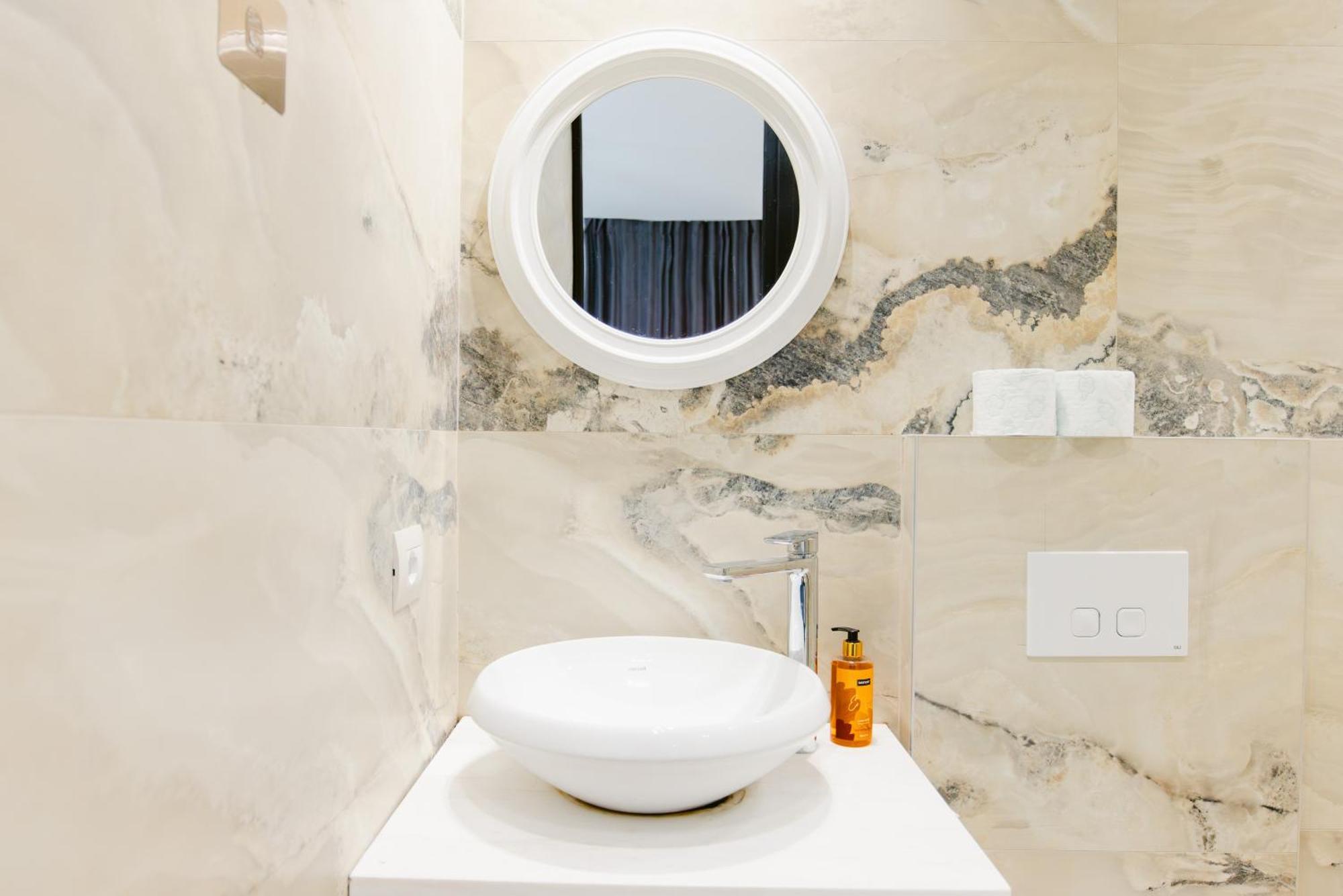 Durres Str Modern Apartments - The Nest Tirana Buitenkant foto