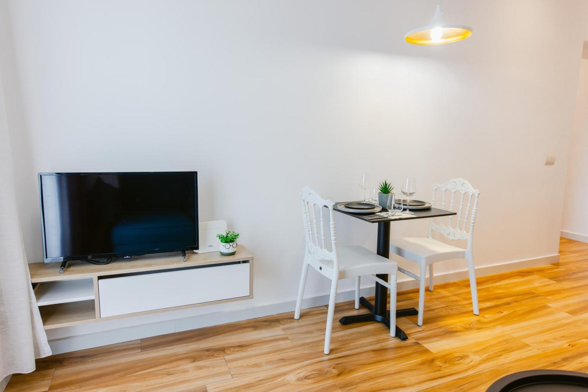 Durres Str Modern Apartments - The Nest Tirana Buitenkant foto